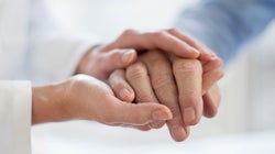 BLOGUE Les aînés meurent de notre incapacité à revoir notre panier de