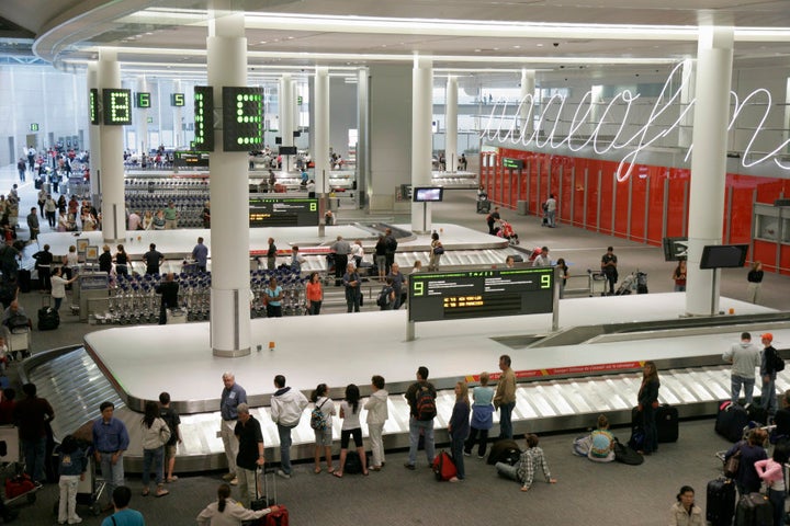 Les femmes représentent moins de 1% des préposés aux bagages à l'aéroport Pearson de Toronto.