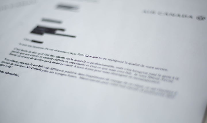 Johanne* a fièrement conservé toutes les lettres de remerciement et de recommandation qu'elle a reçues de la compagnie et de passagers au cours de sa carrière chez Air Canada.