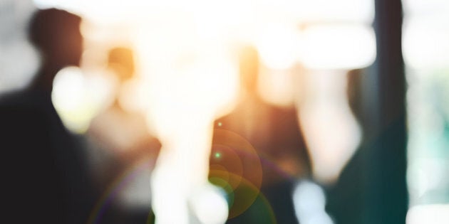 Il suffit de laisser la pleine liberté de fonder n’importe quel parti, et ensuite de miner systématiquement et agressivement la légitimité de toute opinion divergente.