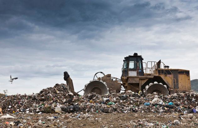 La gestion des déchets coûte plus d'un milliard de dollars par année aux contribuables québécois.