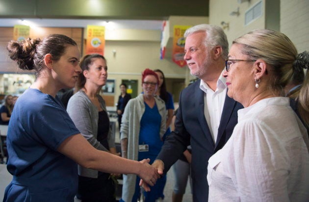 Philippe Couillard a rencontré des futures infirmières dans centre de formation professionnelle en Beauce.