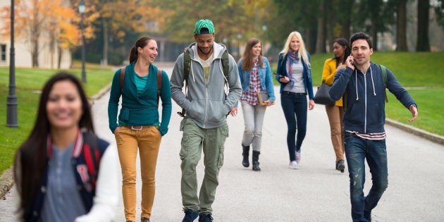 Mais comment faire des citoyens issus de l’immigration des agents de conservation de l’identité québécoise? C’est à cette question que la politique devrait travailler à répondre. Parmi les possibilités il y a celles-ci: faire de l’école un espace de construction de l’identité nationale.