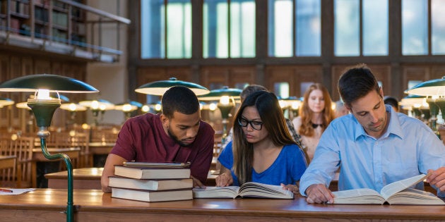 Au niveau individuel, certains jeunes optent pour les études à défaut d’avoir un plan clair d’insertion sur le marché du travail et s’inscrivent à l’université sans intégrer un domaine d’étude sur la base d’une connaissance réaliste de la formation et de son adéquation avec leur profil.