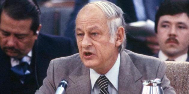 René Lévesque nous a appris la franchise, l'honnêteté et l'éthique. Il exécrait le mensonge et la manipulation. Son verdict sur QS serait le même que celui sur les gauchistes qu'il a connus toute sa vie durant: en refusant les compromis nécessaires à la marche du progrès, ils font le jeu du statu quo.