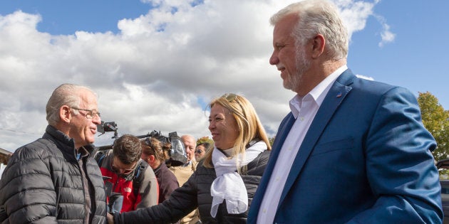 Philippe Couillard en compagnie de la candidate et ex-ministre Dominique Vien au Domaine Bel-Chas.