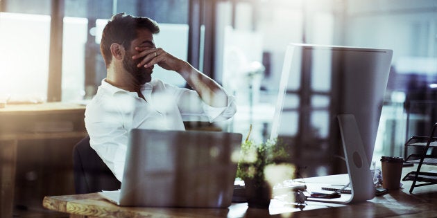 Dans ma pratique, ce qui est véritablement différent aujourd'hui, c'est que je dois d'abord ramener mes clients «dans leur corps». Près de leur respiration. En contact avec leurs maux de ventre, de tête.