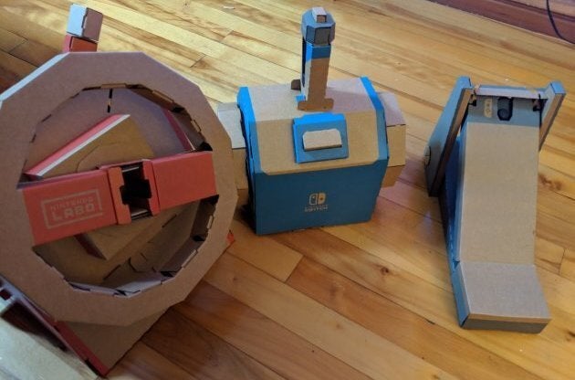 Nous avons monté un volant, un sous-marin et une pédale disponible dans le kit véhicule de Nintendo Labo.