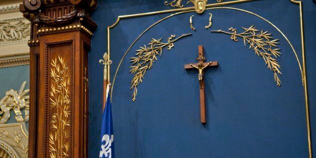 La présence d'un crucifix à l'Assemblée nationale, dans un premier temps, ne me dérange pas, puisque j'y suis habitué et qu'il me rappelle tant de choses. Il est un symbole. Celui des 400 ans d'Histoire de l'édification du Québec d'aujourd'hui.