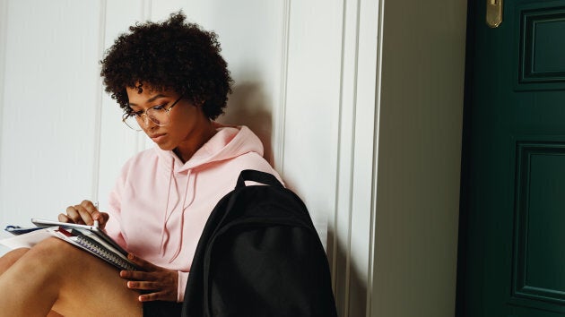 La discrimination basée sur le sexe est particulièrement fréquente sur les réseaux sociaux.