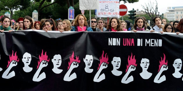 À Rome, le 24 novembre 2018, des dizaines de milliers de femmes se sont rassemblées pour manifester contre la violence des hommes envers les femmes.