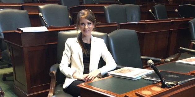 Nous devrions tous saluer le courage de la députée Amanda Simard, qui a quitté le caucus du gouvernement progressiste-conservateur de Doug Ford, parce qu'elle considère qu'il ne défend pas la communauté franco-ontarienne qu'elle représente.