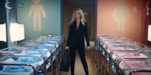 Dans ce clip promotionnel de sa marque, Céline Dion doit changer les vêtements de couleur bleue pour les garçons et rose pour les filles, en les remplaçant par les habits unisexes et gris de sa marque CELINUNUNU.