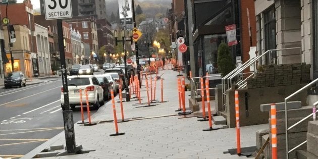 La rue Laurier Ouest, à Outremont, a été réaménagée pour élargir les trottoirs.