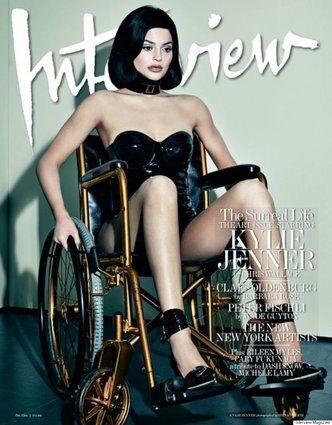 1. Kylie Jenner en fauteuil roulant en couverture du Interview