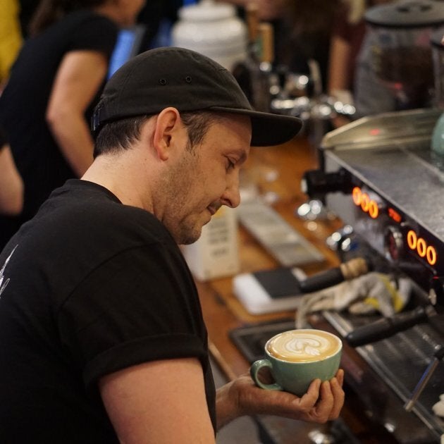 Samuel Perreault espère qu'une «taxe» de 0,25$ encouragera les Montréalais à apporter leur propre tasse ou à consommer leur boisson sur place plutôt que d'utiliser un gobelet jetable.