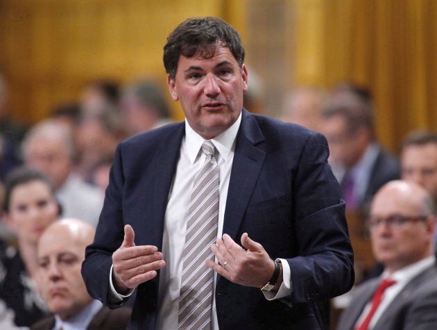 Le ministre fédéral Dominic LeBlanc prône la bonne humeur pour tenter de se sortir de ce dossier épineux.