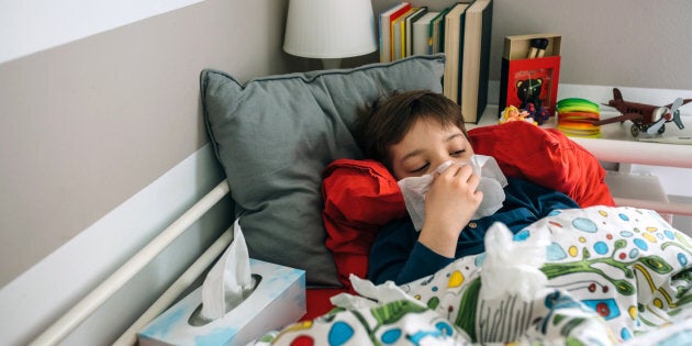 Sur vos mains, vos télécommandes ou vos poignées de porte, le virus de la grippe est partout. Un scientifique nous dit comment l'éliminer de votre foyer.