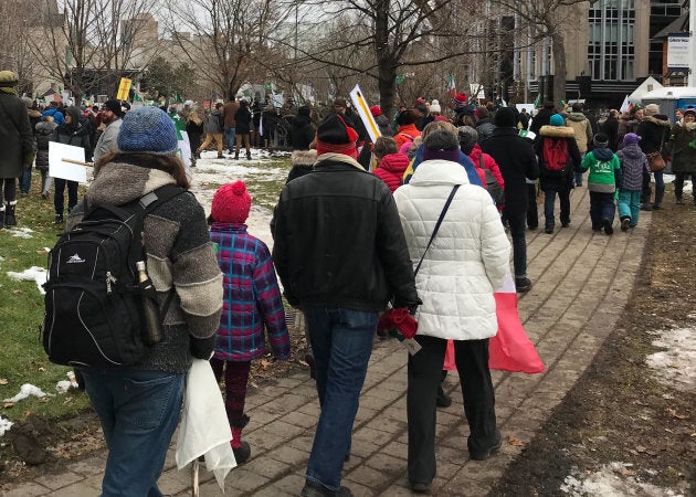 Manifestants s'opposant aux coupures du gouvernement conservateur de Doug Ford en Ontario. Hôtel-de-Ville d'Ottawa, 1er décembre 2018.