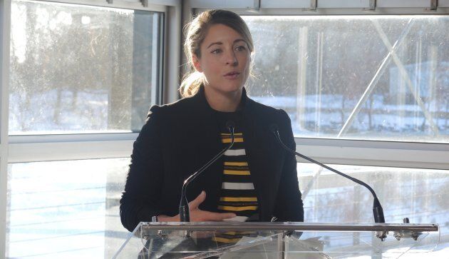 Mélanie Joly, ministre fédérale du Tourisme, a annoncé le lancement d'un nouvel appel de propositions pour redévelopper le secteur Pointe-du-Moulin, qui comprend le Silo No 5, à Montréal.