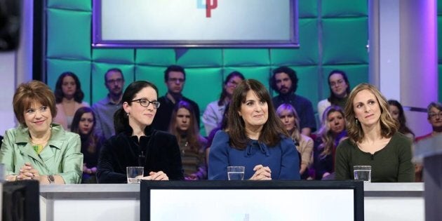 Sonia LeBel (CAQ), Véronique Hivon (PQ), Hélène David (PLQ) et Christine Labrie (QS) ont mis la partisanerie de côté pour s'attaquer à un important problème de société. (Crédit: Radio-Canada)