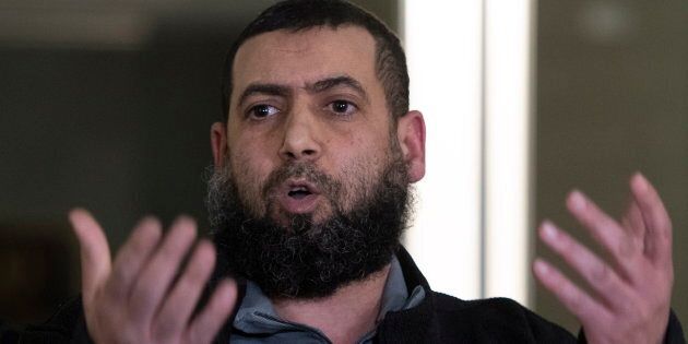Said El-Amari, qui a été blessé lors de la fusillade dans la mosquée en 2017, réagit à la suite de l'écoute du verdict.