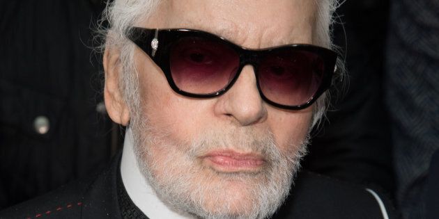 Le designer Karl Lagerfeld est décédé le 19 février à l'âge de 85 ans. Il a été le directeur artistique de Chanel pendant 36 ans.
