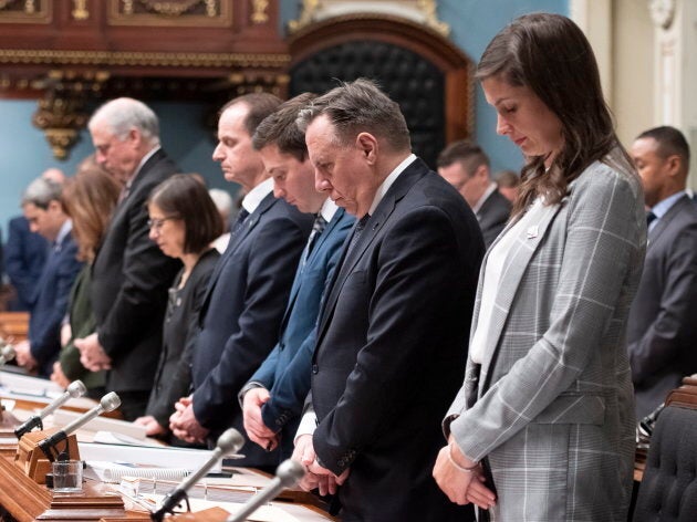 L'Assemblée nationale a tenu une minute de silence en l'honneur des victimes de la tuerie de la mosquée de Québec. David Hogg est d'avis qu'il faut parler d'un crime haineux sans détour.