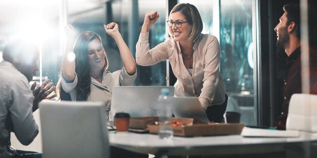 Maximiser l’implication de ses employés rend une entreprise moins dépendante des aléas du recrutement de nouveaux employés. Cela lui permet d’optimiser la contribution de ses collaborateurs actuels.