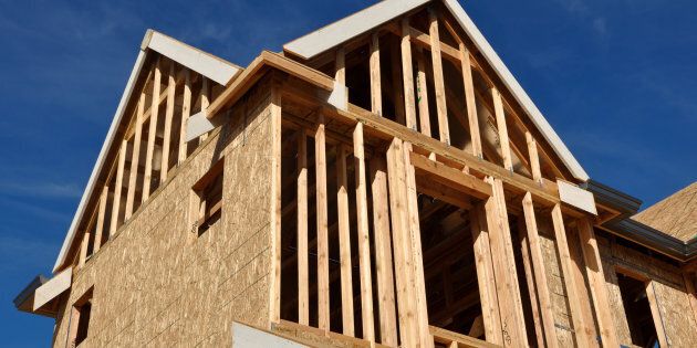 Il faut quand même garder en tête que les matériaux de construction ne constitue qu'un des éléments qui ont un impact sur le coût d'une habitation.