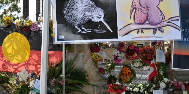 Des fleurs et des messages sont placés devant la mosquée Lakemba à Sydney, cinq jours après les attaques terroristes contre deux mosquées à Christchurch, qui ont tué 50 fidèles musulmans dans la ville.