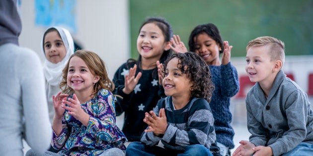 Dans les écoles publiques, l’État est chez lui et le voile des enseignantes, c’est le religieux qui s’impose dans l’État et non l’inverse. Pourquoi croyez-vous que l’on ait déconfessionnalisé nos écoles publiques? Parce que la religion était dans l’État.