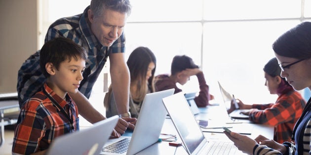 Toutefois, la somme allouée n'est pas pour autant une panacée: je souhaitais des montants encore plus importants pour que les élèves obtiennent l'ensemble des services auxquels ils devraient avoir droit.