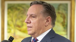 Signes religieux: Legault défend la clause dérogatoire pour protéger nos «valeurs» et notre
