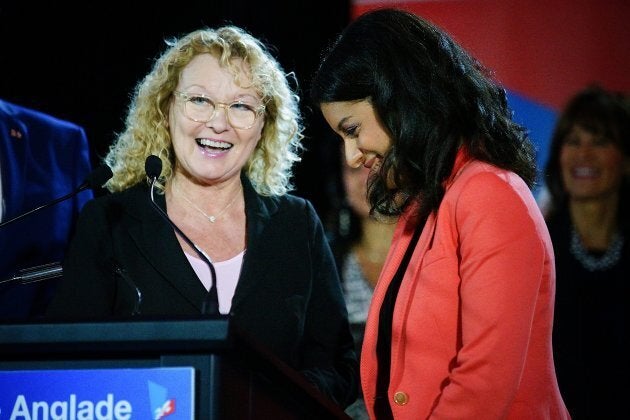 Marguerite Blais aux côtés de Dominique Anglade, lorsqu'elle s'est présentée comme candidate dans St-Henri-St-Anne, en septembre 2015. Mme Anglade a été présidente de la CAQ.