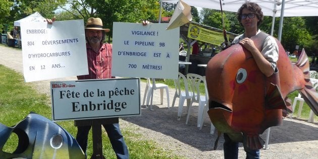 Manifestation contre la commandite d'Enbridge à la Fête de la pêche Enbridge à Mirabel.