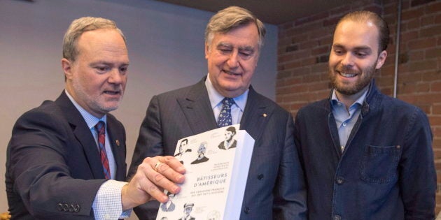 Antoine Dionne Charest (à droite) aux côtés de l'ancien premier ministre Lucien Bouchard (centre) et du sénateur André Pratte (gauche).