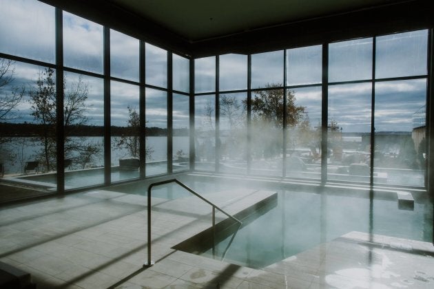 Ce spa au Québec te permet de dormir dans des dômes et c'est l