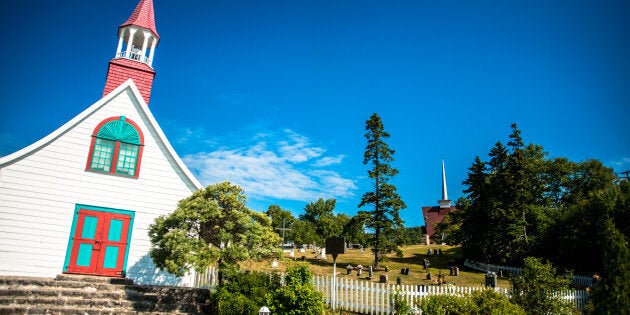 Dès le début de mes pérégrinations au Québec, j’ai été impressionné par les noms des saints donnés aux rues ainsi que par le nombre d’églises éparpillées, ici et là, comme le sont les milliers de mosquées en Algérie. Mais, aussi paradoxal que cela puisse paraître, ces églises sont vides.