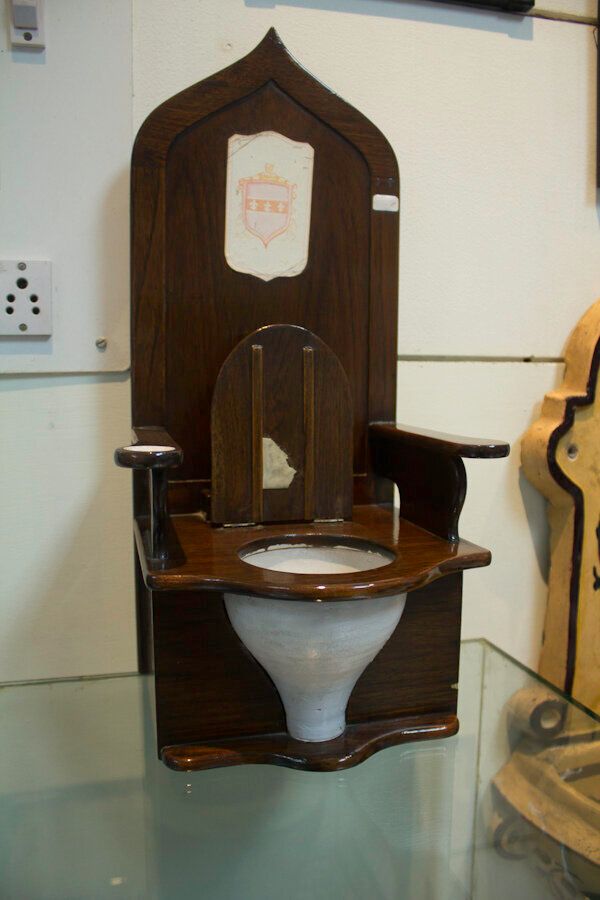 1 toilettes () Musée des toilettes