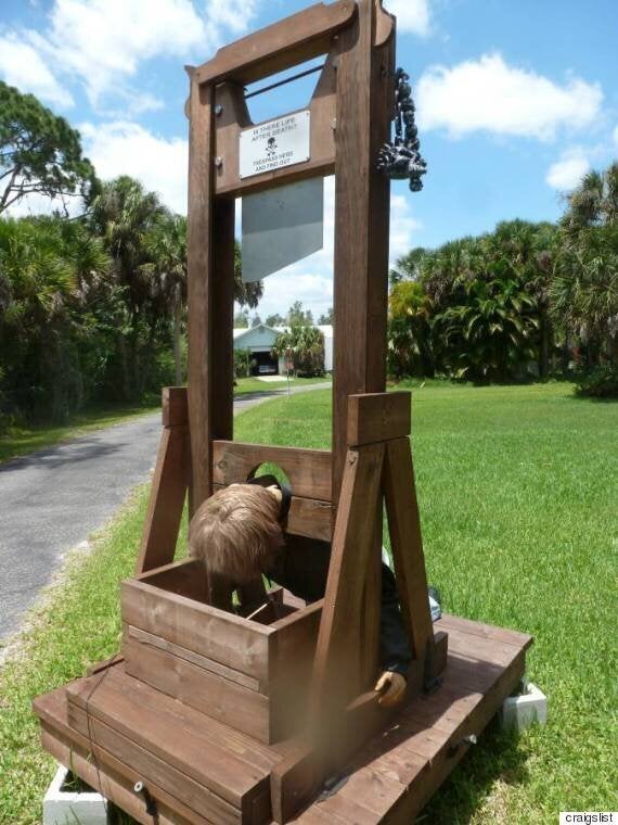Comment Est Mort L'inventeur De La Guillotine Un Floridien veut vendre la guillotine qui sert d'avertissement aux