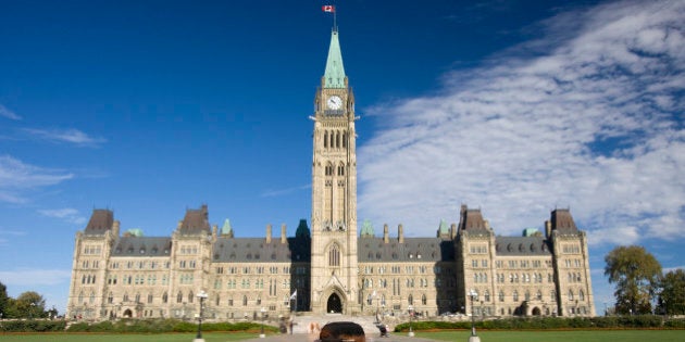 The Parliament of Canada and heroes flame in OttawaSee more of my similar pictures at: http://www.istockphoto.com/search/lightbox/9781415