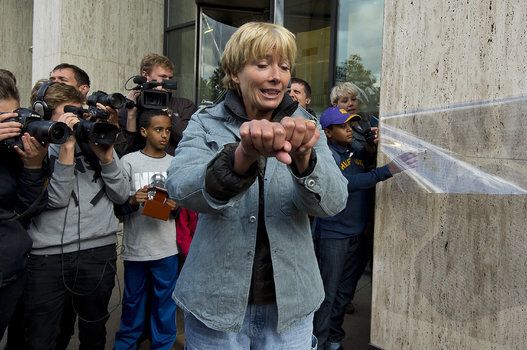 Emma Thompson Protests Against Shell's Arctic Oil Drilling
