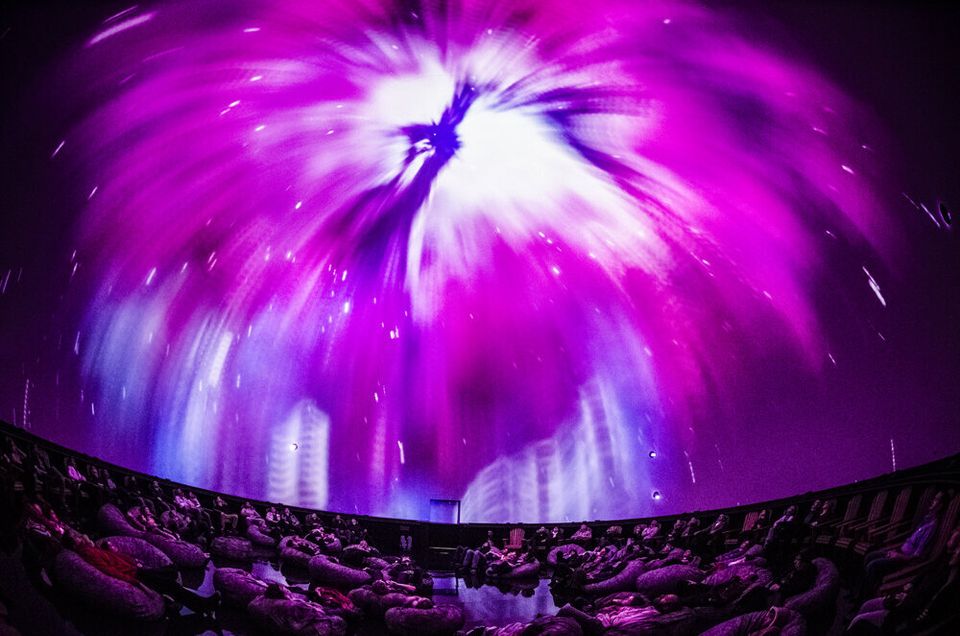 Objectif : Nouveaux ciels » : un spectacle immersif spatial au Planétarium  - EST MÉDIA Montréal : EST MÉDIA Montréal