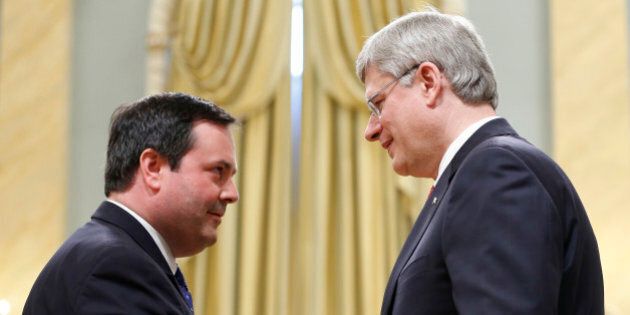 Canada's Prime Minister Stephen Harper (R) shakes hands with Minister of Employment and Social Development Jason Kenney after he was sworn in during a ceremony at Rideau Hall in Ottawa July 15, 2013. REUTERS/Chris Wattie (CANADA - Tags: POLITICS)