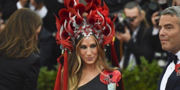 Sarah Jessica Parker arrives at the Costume Institute Gala Benefit at The Metropolitan Museum of Art May 5, 2015 in New York. AFP PHOTO / TIMOTHY A. CLARY (Photo credit should read TIMOTHY A. CLARY/AFP/Getty Images)