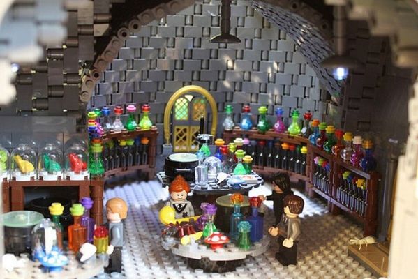 LEGO Harry Potter 2020 : voici à quoi ressemble Poudlard avec les quatre  morceaux de château combinés - HelloBricks