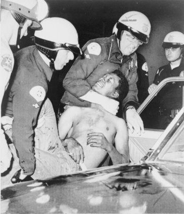 11-17 août 1965: Émeutes de Watts (Los Angeles)