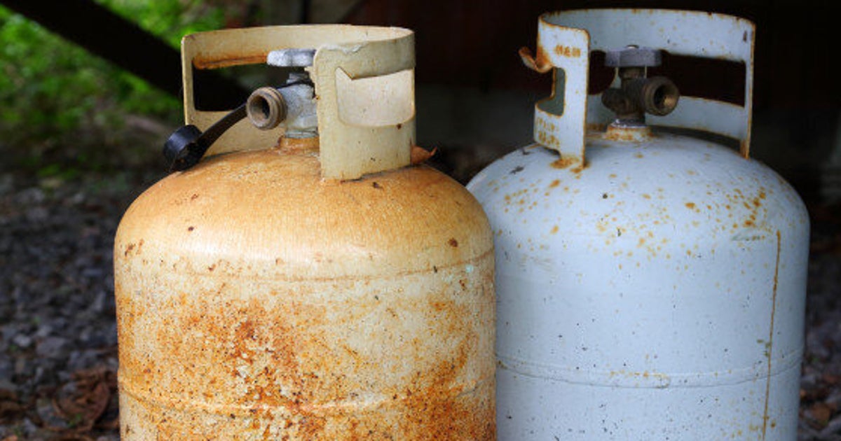 Estrie l'explosion de la bonbonne d'un barbecue met le feu à une