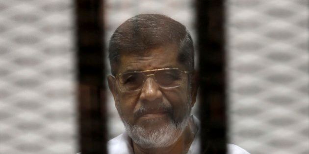 Ousted Egyptian President Mohamed Mursi is seen behind bars during his trial at a court in Cairo May 8, 2014. REUTERS/Stringer (EGYPT - Tags: POLITICS CRIME LAW HEADSHOT)